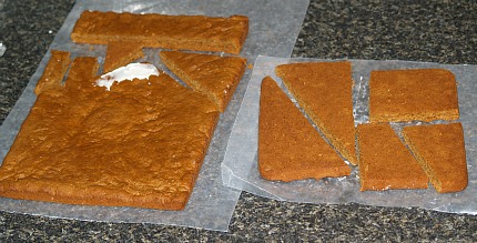 pieces of gingerbread to build halloween house