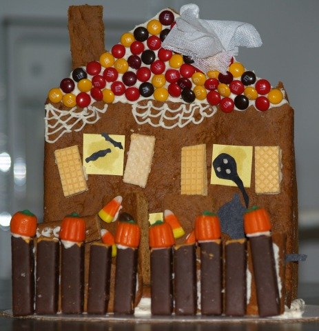 how to make halloween food recipes like this gingerbread haunted house